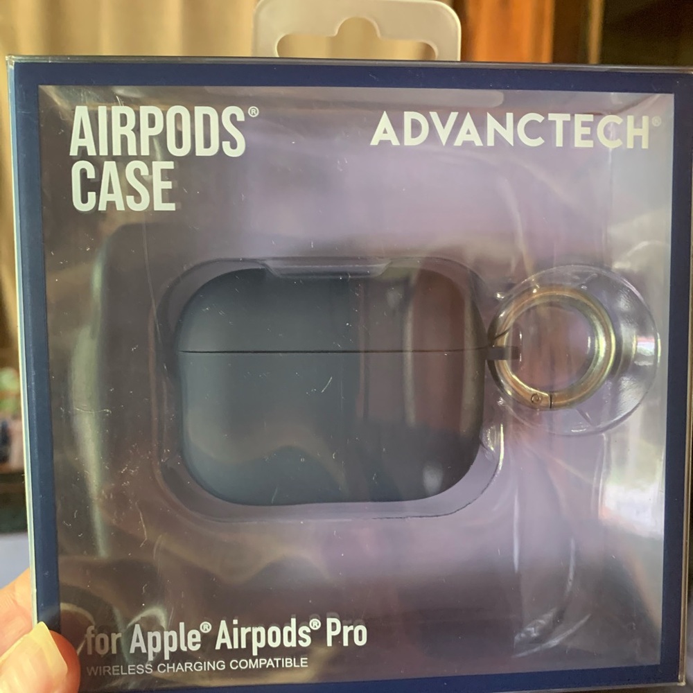 Advanctech Silicone Apple AirPod Case Circle Clip Black NWT